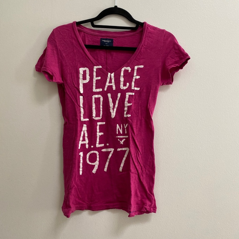 American Eagle V-Neck Graphic Tee S